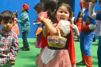 Risas y sorpresas en la celebración del día del niño en el Liceo Técnico Superior.