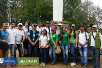 Toma y Abrazo al Cerro de las Tres Cruces.